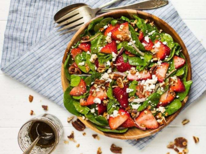 Spinach Strawberry Salad with Balsamic Poppy Seed Dressing