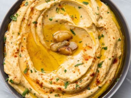 Creamy Garlic Hummus